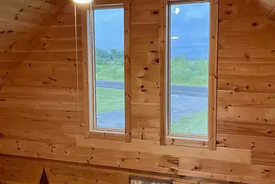 Image de Cabin Retreat on Elm Street- 5 minutes from Potsdam Universities