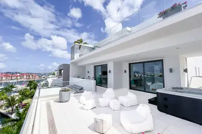 Image de Penthouse luxe · Cole Bay · Vue lagon & piscine
