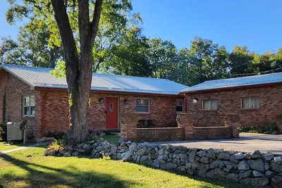 Image de New! Lakefront Ozark Oasis on a quiet cove w/Dock!