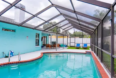 Image de Stylish, dog-friendly home with fenced yard, pool, pool table, WiFi, W\/D, & Ac
