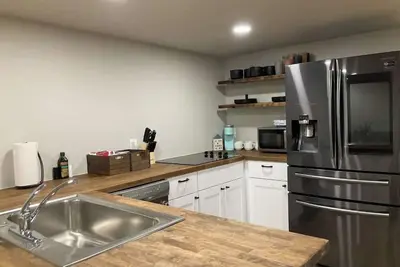 Image de Spacious river home w/ private camping area!