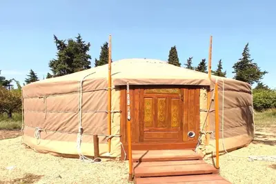 Image de Superbe yourte de tradition mongole en Provence