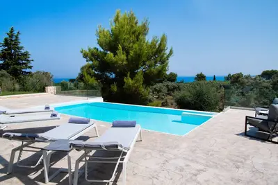 Image de Modern cave villa w/pool, 3 mins walk to the beach