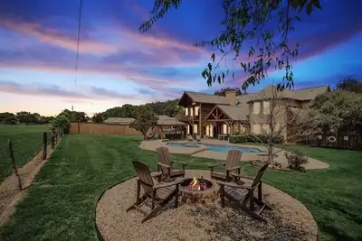 Image de Rustic Cabin Mansion - Hot tub, Gym, Cinema, Pool