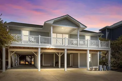 Image de Oceanside beach home, 2 minute walk to beach