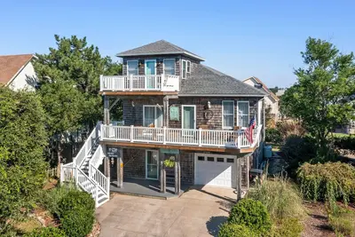 Image de Pura Vida: Water Views | Private Backyard