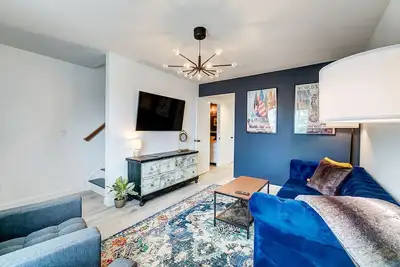 Image de Sleepy Nook - Remodeled with Comfort & Style - steps from Spooky Nook Hamilton