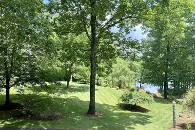 Image de Relaxing Lakeside Guesthouse – Beach, Ac, 2br – Orange Ma