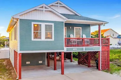 Image de Coastal escape, steps away from the waves!