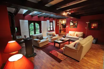 Image de La Haute Grange \"Le Châtaignier\" spacieux gîte pour 4, jardin et belles vues.