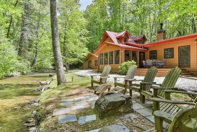 Image de Go With The Flow-Creek front, only 10 mins to downtown Ellijay/ Minimum Age Requ