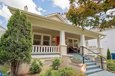 Image de Historic Home Near Msu | Fenced Yard | Fire Pit | Family & Pet-Friendly