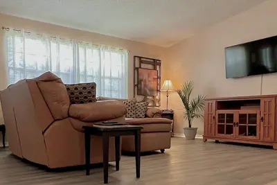 Image de Home away from home located close to New Smyrna, Flagler Beaches and Daytona.