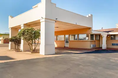 Image de Affordable Stay! Free Parking, Close to Ackley Park and National Route 66 Museum