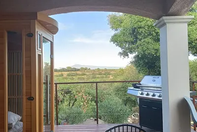 Image de Serena 🏡. <br><br>Near the Pont d'Avignon. <br>Palace of the Popes. <br>Pont du Gard, Nîmes