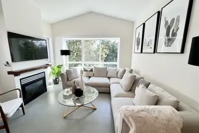 Image de Farmhouse inspired townhome in downtown langley