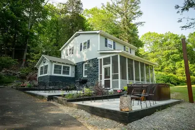 Image de Farmhouse 1903 Renovated w Pond and Stream on Kittatiny Park