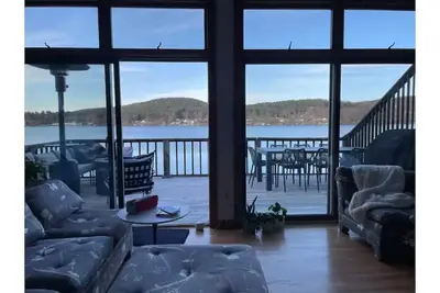 Image de Lakefront close to ski & shopping