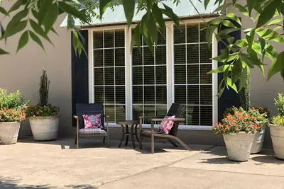 Image de Spacious Red Oak Cottage at Fall Farm