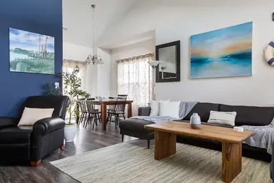 Image de Cozy Coastal Cottage - 3 Br/Fenced in Back Yard