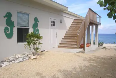 Image de Hammock Moon - Two Bedroom House Directly on Beach with Gazebo