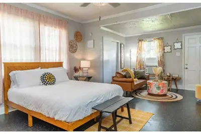 Image de Cozy Boho Studio near Downtown