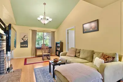 3Bd 2Bath home 5 miles to Stadium/Campus/Downtown!