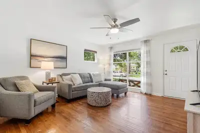 Peaceful, Central 4bd with Carport and 65\" Tv!