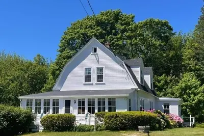 Image de Center Harbor House-Sleeps 6, Spacious, Beautiful View!