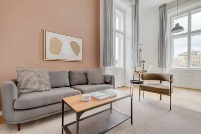 Image de Innere Stadt 2br w/ Elevator, Best Locale in City