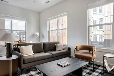 Image de Lovely Cambridge 2br w/  Gym, Roof, near Shops + Dining, by Blueground