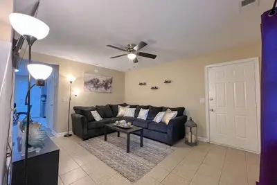 Image de Charming  and cozy 2 bedroom apartment minutes from Ft. Jackson and Va Hospital