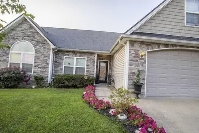 Image de Comfy home in military community