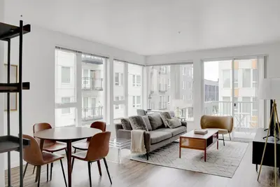 Amazing Bellevue 2br w/ Gym & W/D, near Spring District, by Blueground