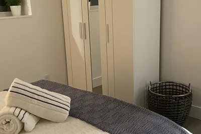 Image de New private suite with easy access to biking and hiking trails. pet friendly