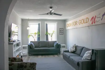 Image de Lovely 4 bedroom apartment on Lake street!