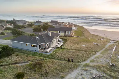 Image de Neskowin North - Modern, Oceanfront, Hot tub!