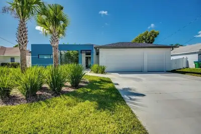 Image de A spacious 3-bedroom retreat in sunny Cape Coral.