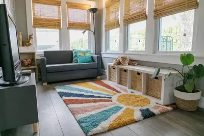 Image de Happy Harbor: cute cottage 1 block from Indian Lake.