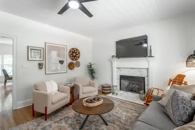 Image de Oliver`s Landing  | Walking Distance from Downtown! ! | 3 Bed, 2. 5 Bath