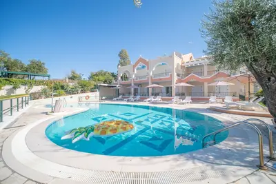 Image de Appartement de vacances Saint Nicholas Beach avec vue sur le jardin, piscine partagée et Wi-Fi