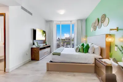 Image de * Amazing Pool| Balcony|Hollywood Beach Broad–walk