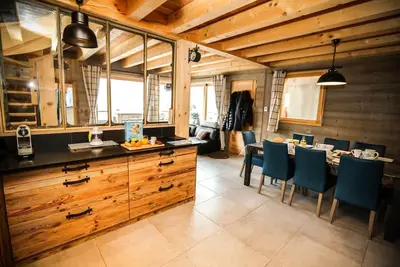 Image de Chalet, wifi, remise en forme, hammam, terrasse, balcon, parking, télévision, casier à ski, 100m²