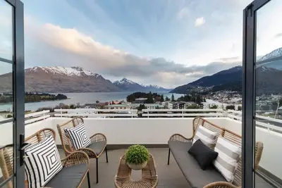 Image de Panoramic Views - 10 minutes Walk to Town