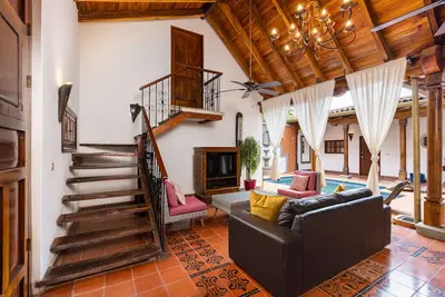 Image de Casa Leon - colonial home with indoor pool
