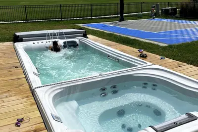 Image de Family Friendly/Pool/Basketball Court/In-Ground Trampoline