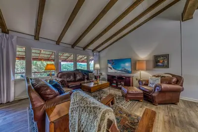 Image de Nana and Papa's Mountain Retreat | Pet Friendly!