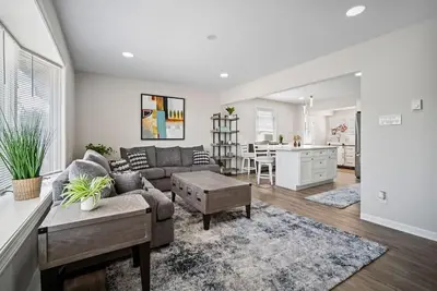 Image de Relax and enjoy the Beach + Beautifully updated!