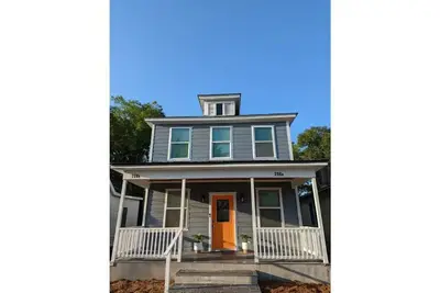 Image de Wonderful Downtown Cottage - Big Backyard - Pet Friendly!