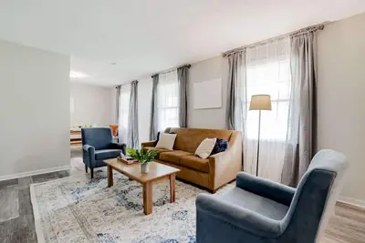 Image de Mins to Lake Murray & Downtown! The Royal Retreat